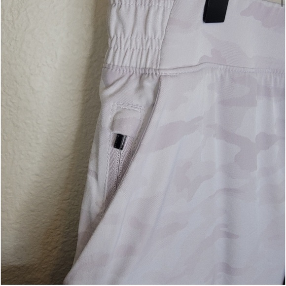 @ Athleta Brooklyn Lined Camo Jogger Shasta - Picture 13 of 15